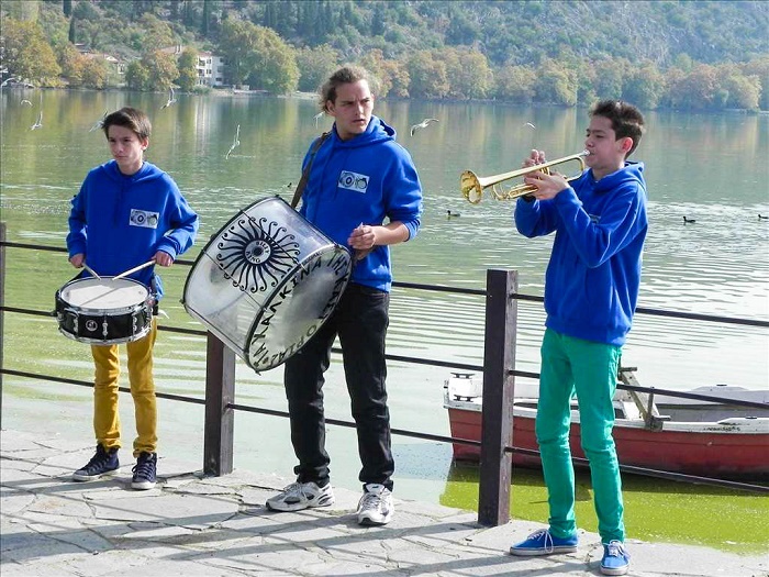 Τα Χάλκινα της Καστοριάς - Η πιο νεανική ορχήστρα στην Ελλάδα (video)