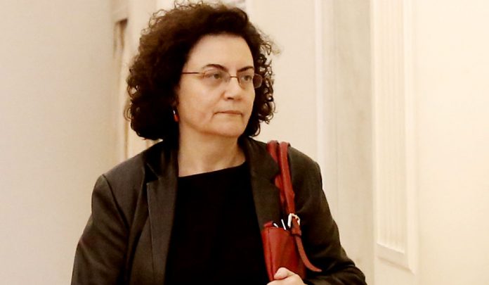 Η Νάντια απαντάει για το «νόμο Βαλαβάνη» Η Νάντια απαντάει για το «νόμο Βαλαβάνη»