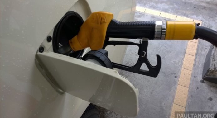 Στο τραπέζι αύξηση στη βενζίνη, σύνδεση με τέλη κυκλοφορίας Στο τραπέζι αύξηση στη βενζίνη, σύνδεση με τέλη κυκλοφορίας