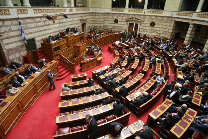 Ψηφίστηκε με 153 «ναι» το ασφαλιστικό- φορολογικό Ψηφίστηκε με 153 «ναι» το ασφαλιστικό- φορολογικό