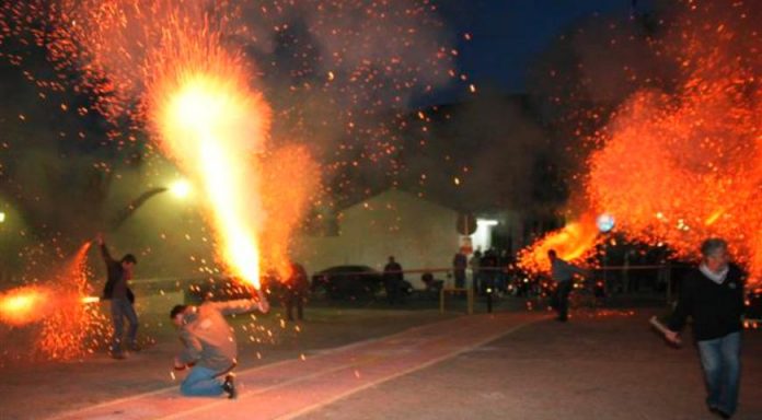 Τραυματίστηκε ανήλικος στην Νεάπολη Αγρινίου από έκρηξη βαρελότου Τραυματίστηκε ανήλικος στην Νεάπολη Αγρινίου από έκρηξη βαρελότου