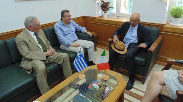 Ο Ιταλός Πρέσβης στην Περιφέρεια Κρήτης Ο Ιταλός Πρέσβης στην Περιφέρεια Κρήτης