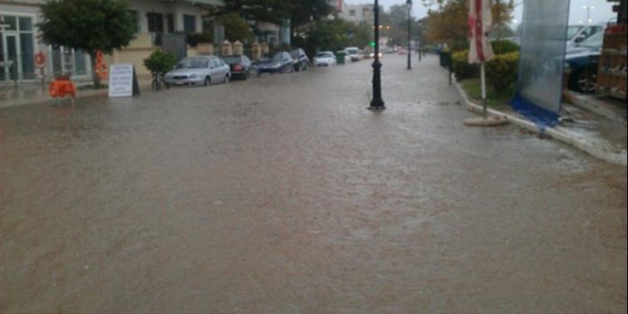 Κέρκυρα: Πλημμύρισαν σπίτια, μαγαζιά και δρόμοι Κέρκυρα: Πλημμύρισαν σπίτια, μαγαζιά και δρόμοι