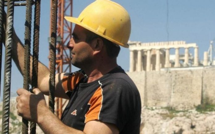 Επί τάπητος τα εργασιακά ενόψει της δεύτερης αξιολόγησης Επί τάπητος τα εργασιακά ενόψει της δεύτερης αξιολόγησης