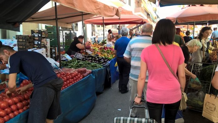 Θετικοί αλλά με... αστερίσκους παραγωγοί και έμποροι λαϊκών για ν/σ περί υπαίθριου εμπορίου Θετικοί αλλά με... αστερίσκους παραγωγοί και έμποροι λαϊκών για ν/σ περί υπαίθριου εμπορίου