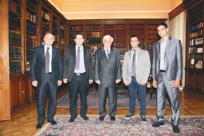 Ο Πρόεδρος της Δημοκρατίας βράβευσε νέους αγρότες Ο Πρόεδρος της Δημοκρατίας βράβευσε νέους αγρότες