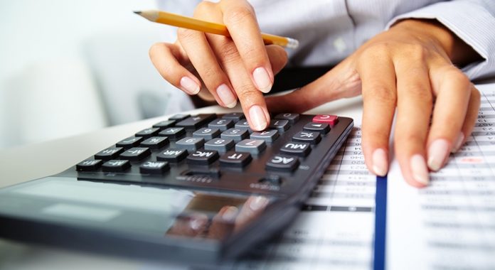 Στα 25.000 ευρώ το όριο απαλλαγής από το καθεστώς ΦΠΑ Στα 25.000 ευρώ το όριο απαλλαγής από το καθεστώς ΦΠΑ