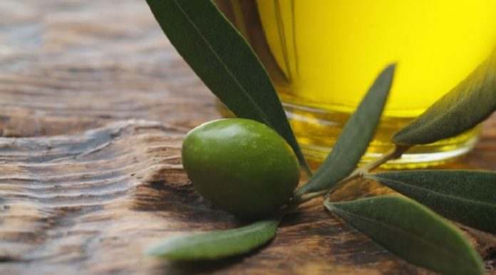 Στο μάτι του κυκλώνα φέτα και ελιά Καλαμάτας Στο μάτι του κυκλώνα φέτα και ελιά Καλαμάτας