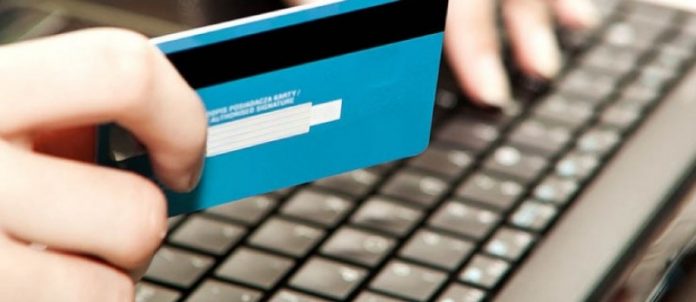 «Ταβάνι» τα 100 ευρώ για πληρωμές με μετρητά στην εφορία «Ταβάνι» τα 100 ευρώ για πληρωμές με μετρητά στην εφορία