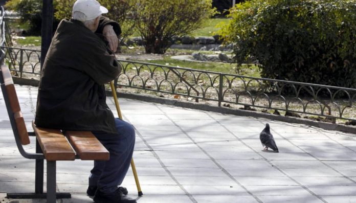 Εισόδημα κάτω από 1.000 ευρώ έχουν 4 στους 5 Έλληνες Εισόδημα κάτω από 1.000 ευρώ έχουν 4 στους 5 Έλληνες