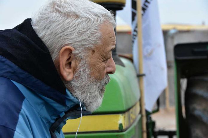 Άνθρακες ο «θησαυρός» της σταδιακής αύξησης των εισφορών υγείας για τους αγρότες Άνθρακες ο «θησαυρός» της σταδιακής αύξησης των εισφορών υγείας για τους αγρότες