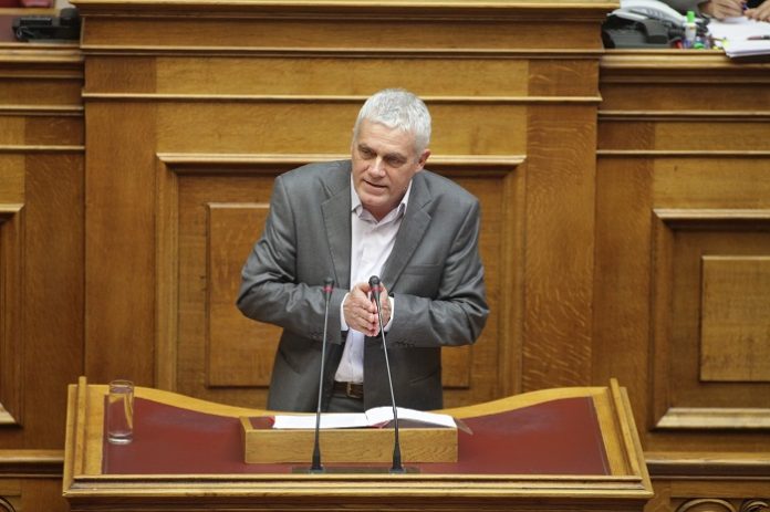 Λύσεις για σταύλους και ελληνοποιήσεις υποσχέθηκε ο Τσιρώνης Λύσεις για σταύλους και ελληνοποιήσεις υποσχέθηκε ο Τσιρώνης