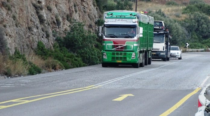 Διαμαρτυρία αυτοκινητιστών για πρόστιμα χρήσης παραδρόμων Διαμαρτυρία αυτοκινητιστών για πρόστιμα χρήσης παραδρόμων