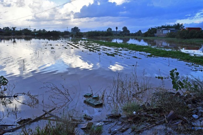 Η ΚΛΙΜΑΤΙΚΗ ΑΛΛΑΓΗ «ΣΠΕΡΝΕΙ» ΚΑΤΑΣΤΡΟΦΕΣ Η ΚΛΙΜΑΤΙΚΗ ΑΛΛΑΓΗ «ΣΠΕΡΝΕΙ» ΚΑΤΑΣΤΡΟΦΕΣ