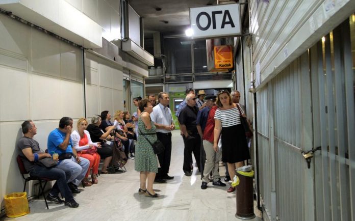 Πάει πίσω ο νέος φορέας ασφάλισης αλλά όχι και οι αυξήσεις στις εισφορές Πάει πίσω ο νέος φορέας ασφάλισης αλλά όχι και οι αυξήσεις στις εισφορές