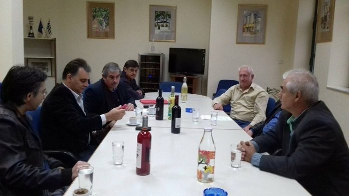 Επίσκεψη Πετράκου σε Οινοποιείο και Α.Σ.Ε.Π.Ο.Π. Τυρνάβου Επίσκεψη Πετράκου σε Οινοποιείο και Α.Σ.Ε.Π.Ο.Π. Τυρνάβου