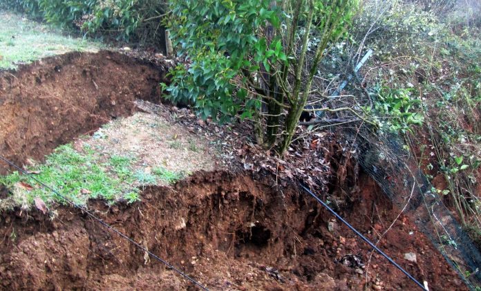 Μεγάλη καθίζηζη εδάφους στο Καλπάκι Μεγάλη καθίζηζη εδάφους στο Καλπάκι