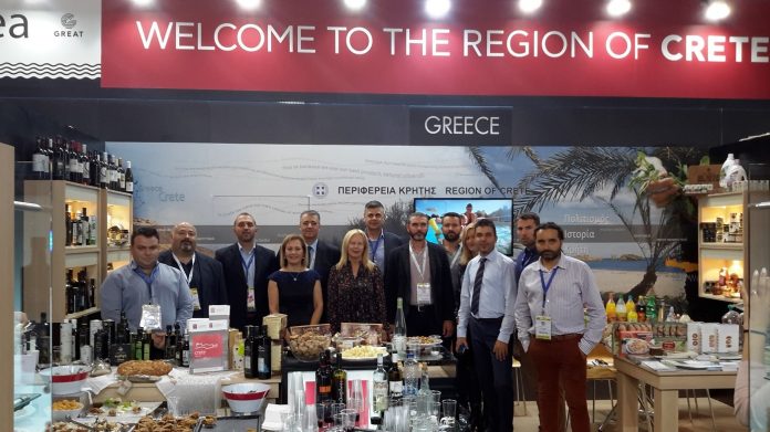 Τα κρητικά προϊόντα «ταξίδεψαν» στην διεθνή έκθεση «Sial Paris» Τα κρητικά προϊόντα «ταξίδεψαν» στην διεθνή έκθεση «Sial Paris»