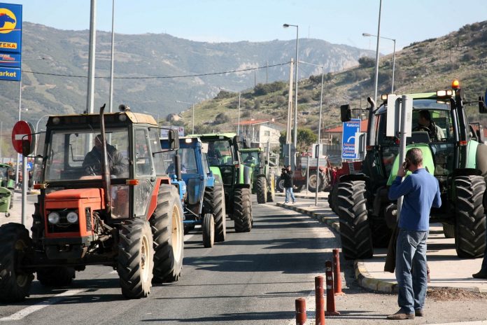 Ραντεβού στη Λάρισα στις 17 Δεκέμβρη δίνει η Πανελλαδική των μπλόκων Ραντεβού στη Λάρισα στις 17 Δεκέμβρη δίνει η Πανελλαδική των μπλόκων