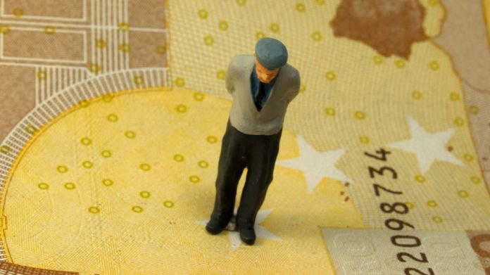 Δημ.Συμπαράταξη: Καταγγέλλει νέες περικοπές συντάξεων σε συνταξιούχους αγρότες και εργάτες γης Δημ.Συμπαράταξη: Καταγγέλλει νέες περικοπές συντάξεων σε συνταξιούχους αγρότες και εργάτες γης