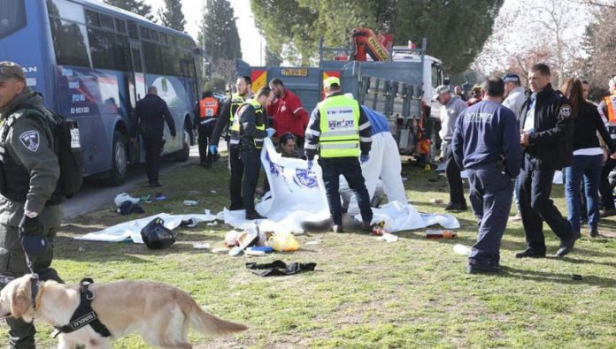 Φορτηγό έπεσε σε πεζούς στην Ιερουσαλήμ, 4 νεκροί και 15 τραυματίες (upd) Φορτηγό έπεσε σε πεζούς στην Ιερουσαλήμ, 4 νεκροί και 15 τραυματίες (upd)