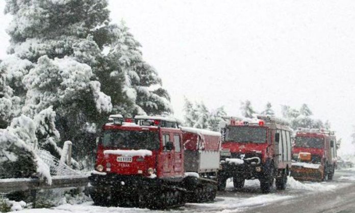 Εγκλωβισμένοι από το χιονιά κτηνοτρόφοι στο Νέο Μαρμαρά Χαλκιδικής Εγκλωβισμένοι από το χιονιά κτηνοτρόφοι στο Νέο Μαρμαρά Χαλκιδικής