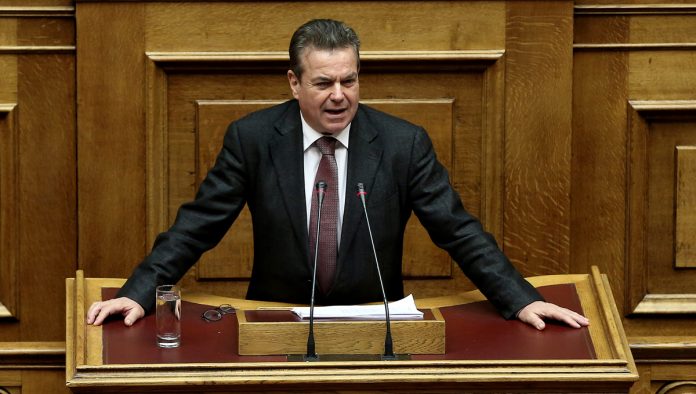 Άναψαν τα αίματα για τις αγροτικές συντάξεις στη Βουλή Άναψαν τα αίματα για τις αγροτικές συντάξεις στη Βουλή