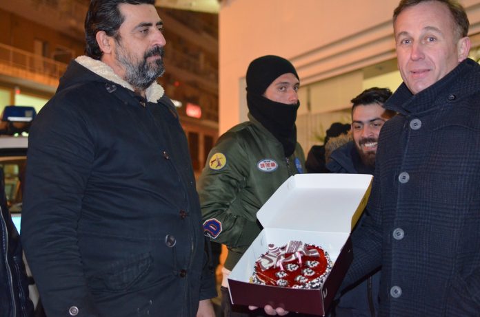 Τούρτα για τα δυο χρόνια του ΣΥΡΙΖΑ από τους αγρότες της Ανατολικής Μακεδονίας – Θράκης Τούρτα για τα δυο χρόνια του ΣΥΡΙΖΑ από τους αγρότες της Ανατολικής Μακεδονίας – Θράκης
