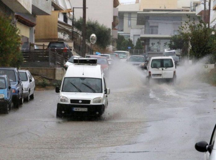 Προβλήματα από τις ισχυρές βροχοπτώσεις στα Χανιά Προβλήματα από τις ισχυρές βροχοπτώσεις στα Χανιά
