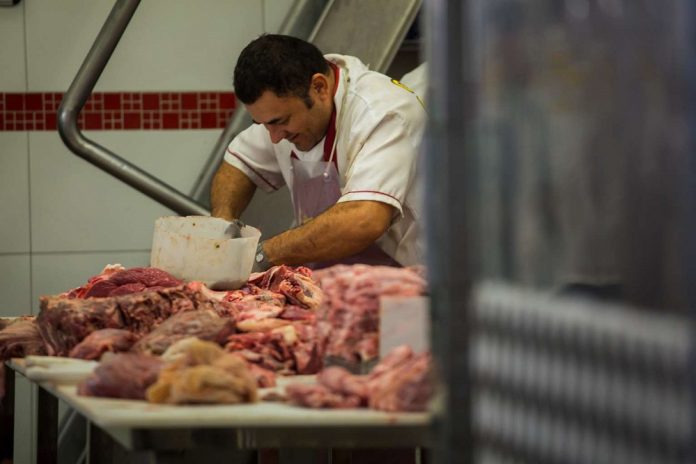 Σκάνδαλο κρέατος με την προσθήκη… ελαιολάδου Σκάνδαλο κρέατος με την προσθήκη… ελαιολάδου