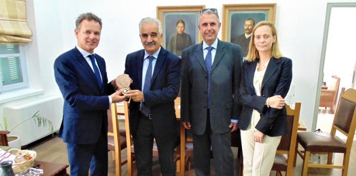 episkepsi ollandou presvi stin perifereia krtis Επίσκεψη Ολλανδού Πρέσβη στη Περιφέρεια Κρήτης