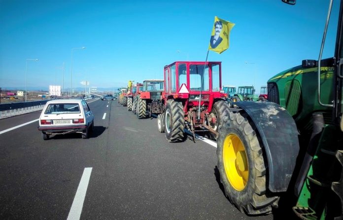 Στον Ε65 τα τρακτέρ της Καρδίτσας- Στον Πλατύκαμπο το μπλόκο των Λαρισαίων