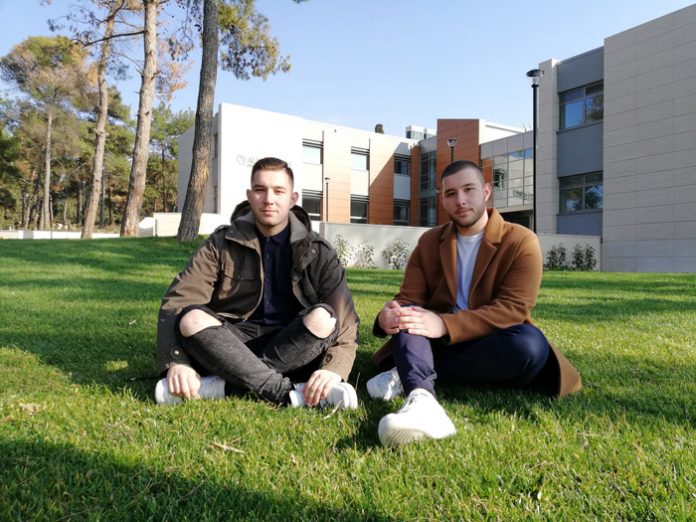 Τα δίδυμα αδέλφια Μανώλης και Σιδέρης Γκαβλιαρούδης Τα δίδυμα αδέλφια Μανώλης και Σιδέρης Γκαβλιαρούδης