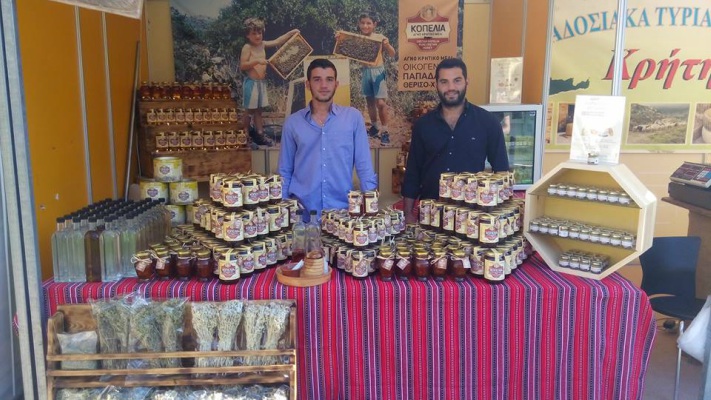 Τα αδέρφια Παπαδάκη melissokomoi-papadaki-kopelia-kriti