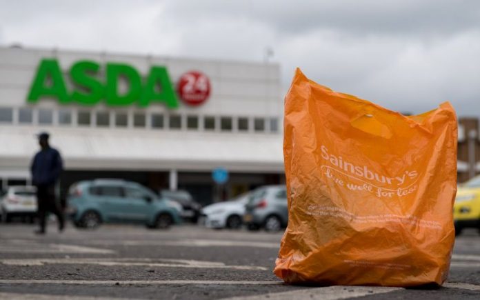 Sainsbury’s και Asda συγχωνεύονται προσπερνώντας την Tesco στη Μεγ. Βρετανία Sainsbury’s και Asda συγχωνεύονται προσπερνώντας την Tesco στη Μεγ. Βρετανία