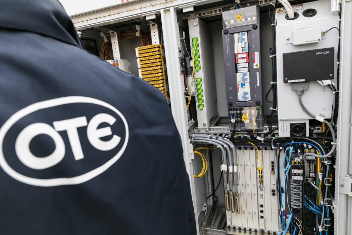 Σε 1 εκατομμύριο σπίτια και επιχειρήσεις φέρνει την οπτική ίνα ο ΟΤΕ Σε 1 εκατομμύριο σπίτια και επιχειρήσεις φέρνει την οπτική ίνα ο ΟΤΕ