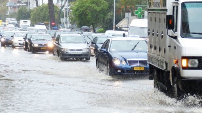 Θεσσαλονίκη: Σοβαρά προβλήματα από την ισχυρή καταιγίδα και χαλαζόπτωση Θεσσαλονίκη: Σοβαρά προβλήματα από την ισχυρή καταιγίδα και χαλαζόπτωση