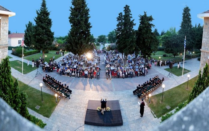 Τελετή αποφοίτησης των σπουδαστών του Perrotis College Τελετή αποφοίτησης των σπουδαστών του Perrotis College