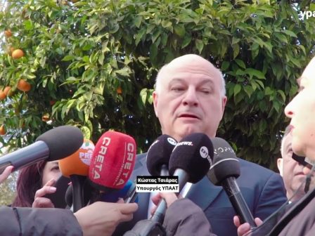 k-loufakis-o-doryforos-den-vlepei-synora-4063