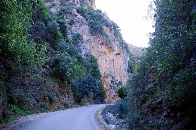 chania-anavathmisi-ton-agrotikon-dromon-sto-theriso-2383