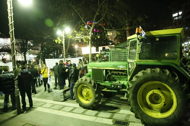 larisa-stis-10-noemvriou-rantevou-me-ta-trakter-1772