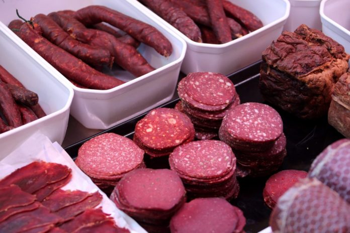 Η υπερβολική κατανάλωση κρέατος αυξάνει τον κίνδυνο εγκεφαλικού