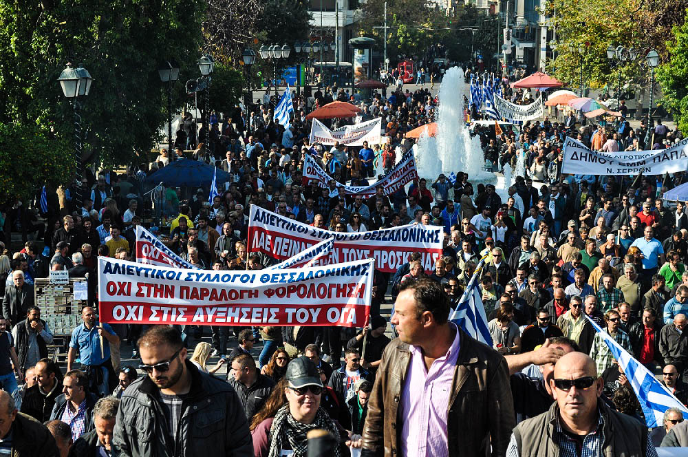 megali-anamenetai-i-symmetochi-sto-syllalitirio-ton-agroton-sto-syntagma-video-4241