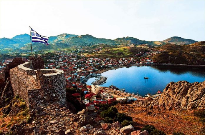 Κολυμπώντας από τον Άγιο Ευστράτιο στη Λήμνο Κολυμπώντας από τον Άγιο Ευστράτιο στη Λήμνο