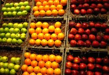 Δέσμευση φρούτων σε επιχείρηση στου Ρέντη