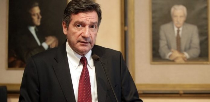 Επίθεση από ομάδα κουκουλοφόρων δέχθηκε χθες ο δήμαρχος Αθηναίων, Γιώργος Καμίνης, ενώ βρισκόταν με φιλικά του πρόσωπα στην πλατεία της Καισαριανής. Επίθεση από ομάδα κουκουλοφόρων δέχθηκε χθες ο δήμαρχος Αθηναίων, Γιώργος Καμίνης, ενώ βρισκόταν με φιλικά του πρόσωπα στην πλατεία της Καισαριανής.