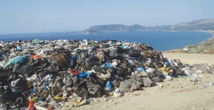 Ζάκυνθος: Εκρηκτική η κατάσταση με τα σκουπίδια στους δρόμους του νησιού