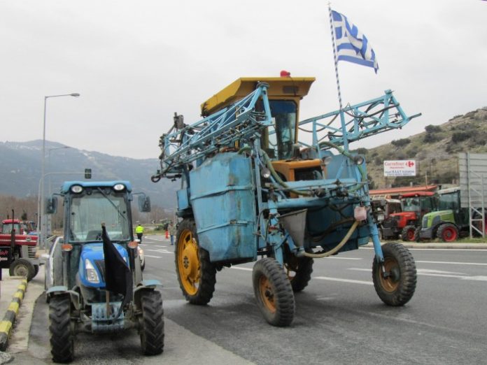 Κλείνουν τα Τέμπη επ' αόριστον οι αγρότες Κλείνουν τα Τέμπη επ' αόριστον οι αγρότες
