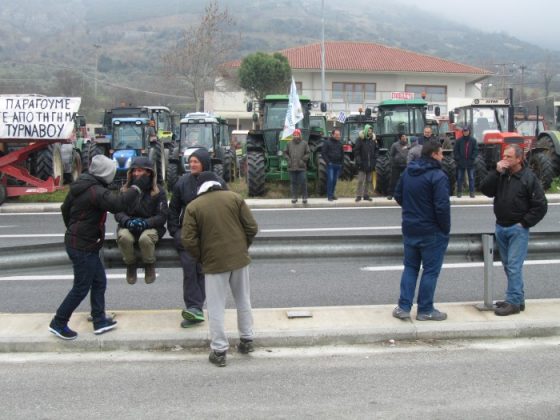 Αποστολή: Φωτορεπορτάζ και βίντεο από τα μπλόκα της Θεσσαλίας (Τέμπη – Νίκαια)