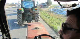 Πολλαπλασιάζονται τα μπλόκα αγροτών και κτηνοτρόφων σε κεντρική και δυτική Μακεδονία